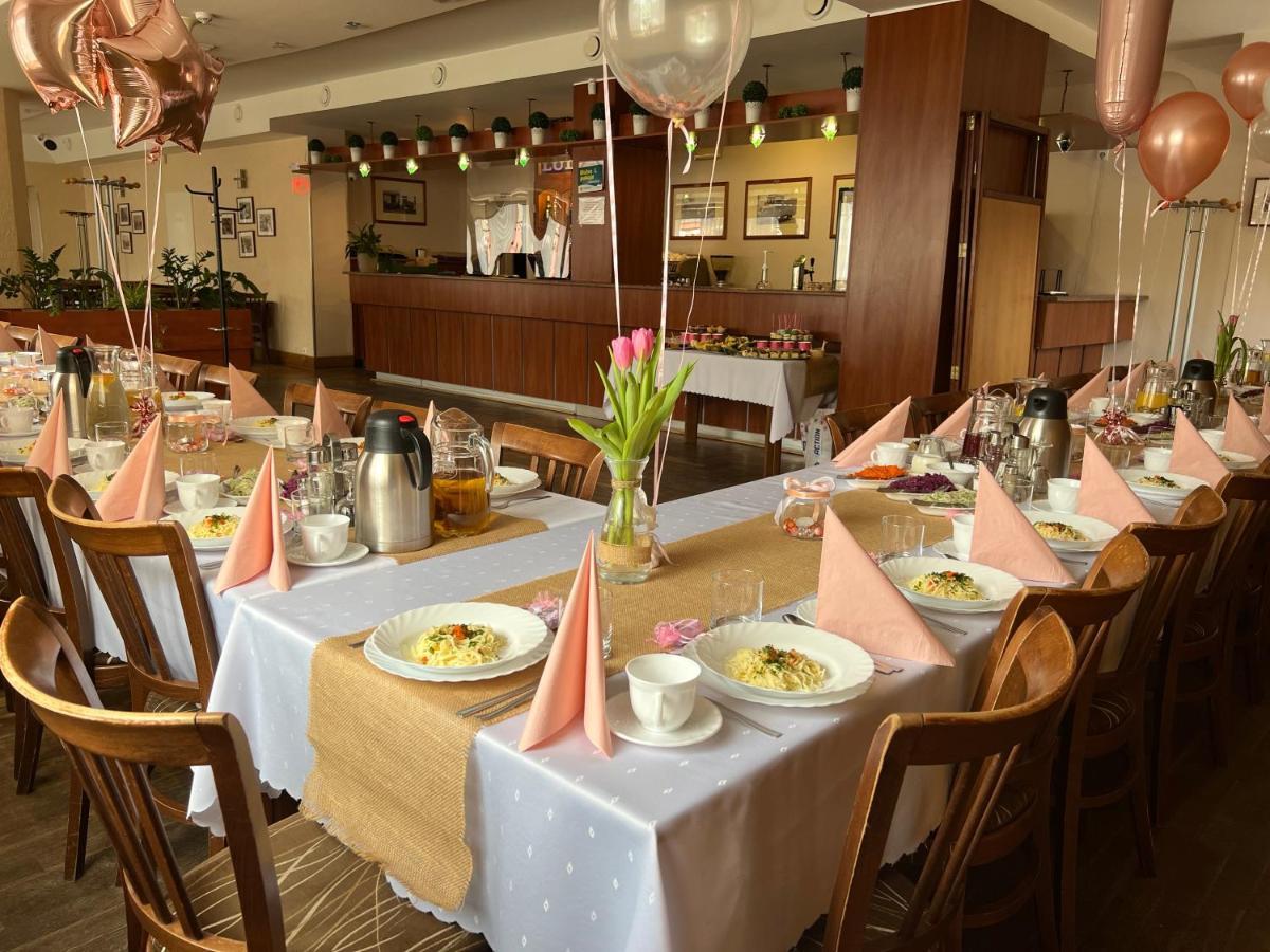 Ludowa Restauracja & Noclegi Kietrz المظهر الخارجي الصورة